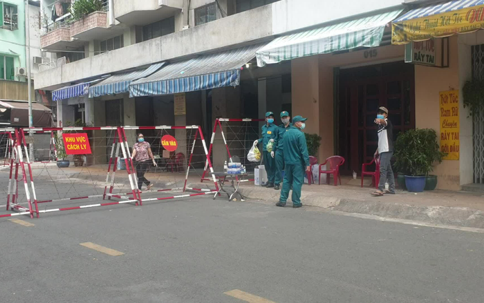 TP.HCM ra thông báo khẩn tìm người đến quán ăn, nhà sách liên quan đến ca mắc COVID-19