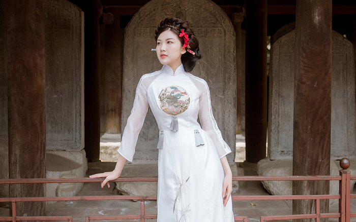 Trước thềm Tết Tân Sửu 2021, diễn viên Lương Thanh tung bộ hình áo dài đậm chất xuân