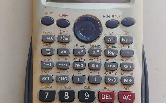 Dọn phòng tìm được chiếc máy tính cũ, câu chuyện của nam thanh niên đã khiến nhiều người xúc động