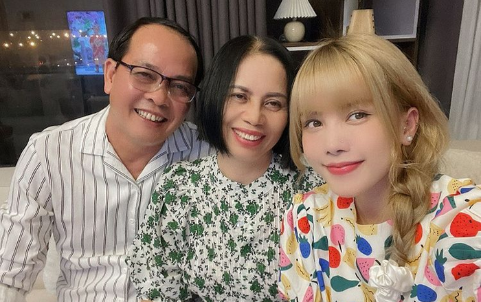 Thiều Bảo Trâm đón Giao thừa bên gia đình: 'Sẵn sàng khởi đầu một hành trình mới'