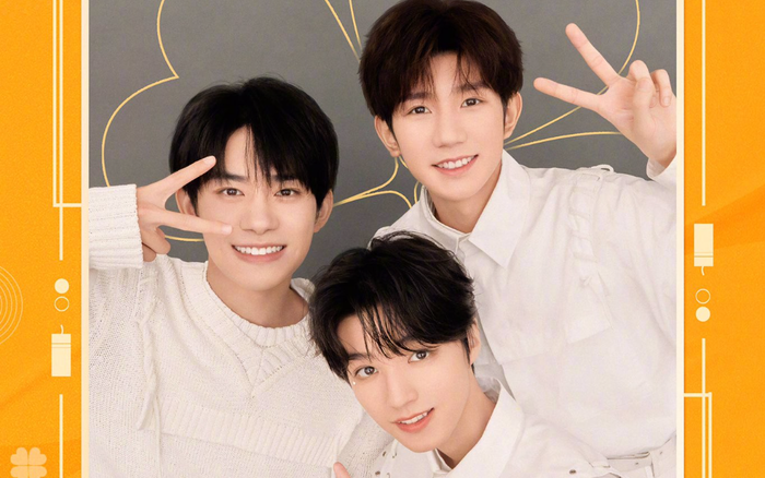 TFBoys phát 'lì xì' ngày Tết, vẫn mãi giữ nguyên động tác truyền thống của nhóm