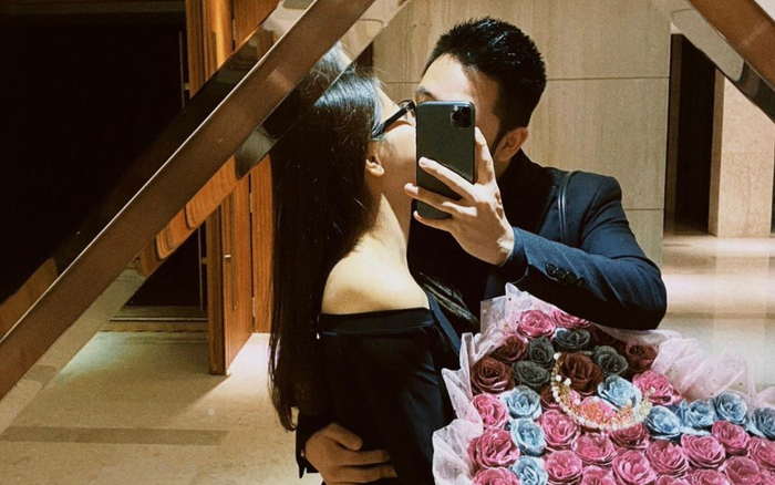 'Tình cũ Quang Hải' khoe ảnh tình tứ bên người mới, dân tình giục cưới ngay kẻo lỡ