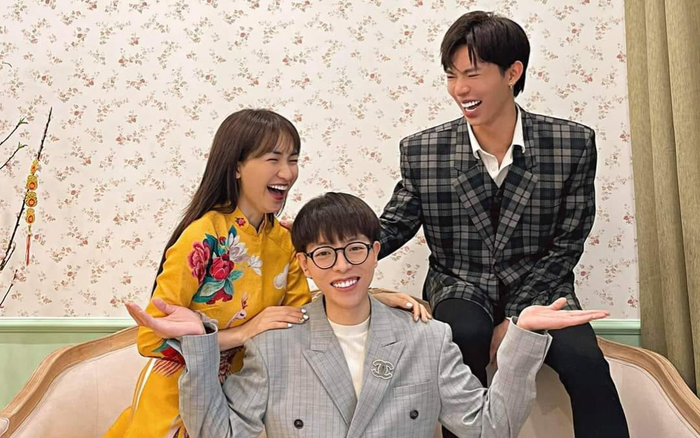 Erik đăng ảnh gia đình Hoa dâm bụt, Đức Phúc 'tút' kiểu gì khiến Hoà Minzy không nhận ra mình