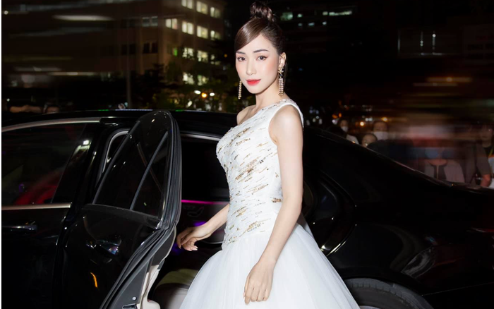 Hoà Minzy tự hào khoe fan đã biết chơi game, fan: 'Ai rồi cũng làm streamer thôi'