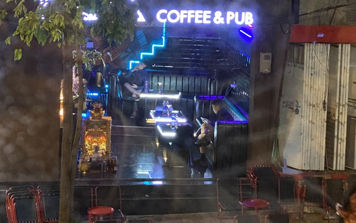 Xử phạt 25 triệu đồng một quán rượu vẫn mở cửa đón khách bất chấp lệnh cấm