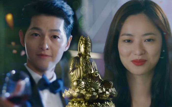 Phim 'Vincenzo' tập 1-2: Song Joong Ki trổ tài lươn lẹo để chiếm đoạt 15 tấn vàng?