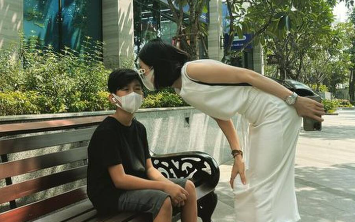 Lệ Quyên đón tết muộn bên con trai, tình trẻ Lâm Bảo Châu cũng có mặt