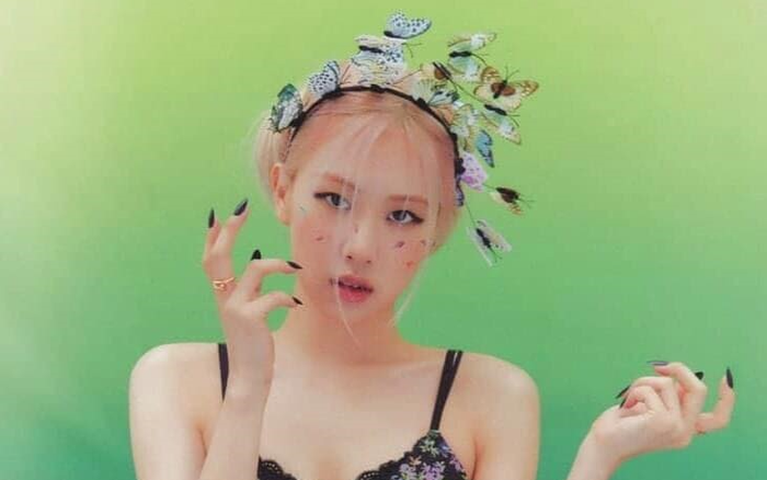 Màn solo bị lùi vô thời hạn, Rosé được cư dân mạng an ủi