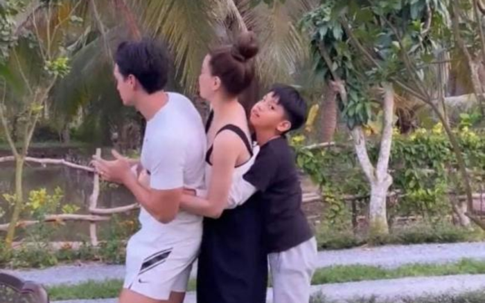 Hồ Ngọc Hà, Kim Lý 'nối đuôi' nhau nhảy 'xe lửa' cực hài, Subeo giữa chừng phải bỏ cuộc