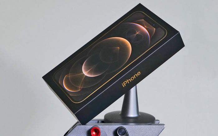 Người phụ nữ đặt mua iPhone 12 Pro Max nhận về nước ép táo