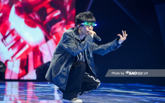 MFREE (King of Rap) tung ca khúc 'Đội kèn MIDSIDE', dân mạng lập tức gọi tên 'Cô ba vàng ngọc'