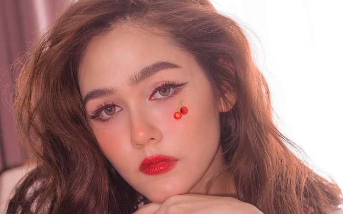 Chompoo Araya - 'Chị Đại' vẽ ước mơ của bao cô gái xinh đẹp, giàu có cùng cuộc hôn nhân viên mãn