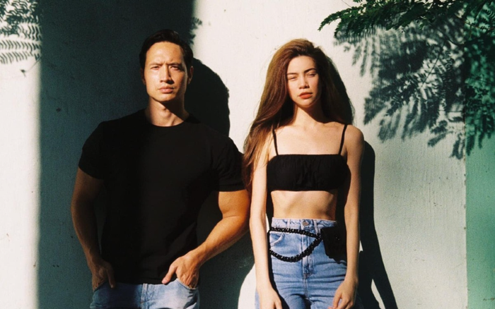 Hồ Ngọc Hà diện áo ngắn 5cm, dạo phố tình tứ bên Kim Lý nhưng vòng eo và thềm ngực mới chiếm spotlight