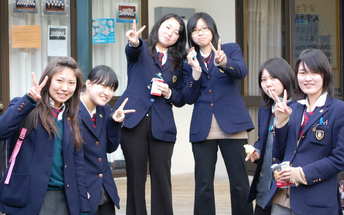 Loạt nội quy nghiêm ngặt đến khó tin đối với học sinh trung học ở Nhật Bản