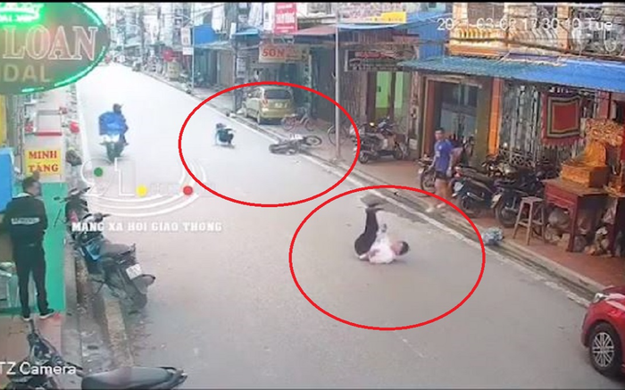 Clip: Nam sinh điều khiển xe máy với tốc độ cao, tông người đàn ông đi bộ ngã văng xuống đường