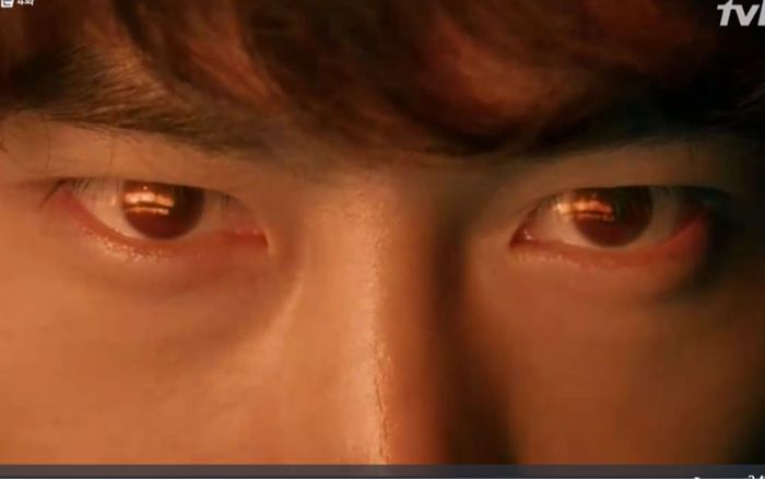 'Vincenzo': Thực tập sinh ngốc ngếch Ok Taecyeon thoát xác thành chủ tịch, kịch bản lộ sớm thế ư?