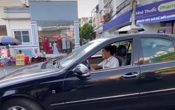 Clip: Vừa khỏe lại sau cơn đột quỵ, nghệ sĩ Thương Tín tự lái xe từ Sài Gòn về Phan Rang