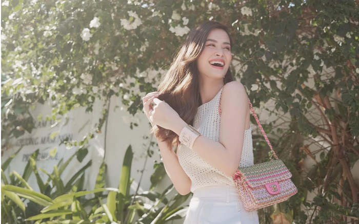 Đông Nhi khoe ảnh xinh đẹp ngày 8/3: 'Chúc những 'nóc nhà' hạnh phúc, an yên'