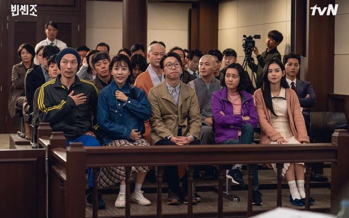 'Vincenzo': Cư dân Geumga bên ngoài là 'rạp xiếc trung ương' nhưng bên trong toàn là 'thiên tài mưu lược'