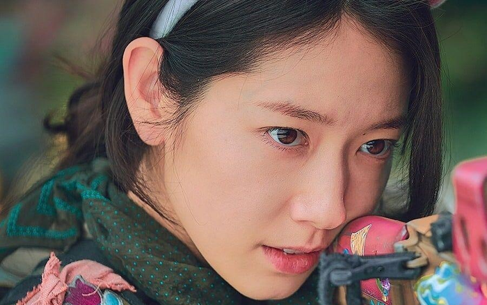 Park Shin Hye trong Sisyphus: Tạo hình chiến binh cool ngầu nhưng khẩu cây súng lại rất đáng yêu