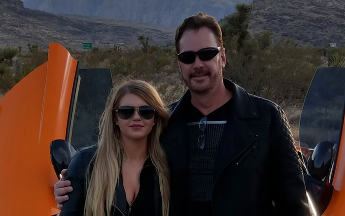 Chênh lệch tới 32 tuổi, cặp đôi thường xuyên bị nhận nhầm là bố con