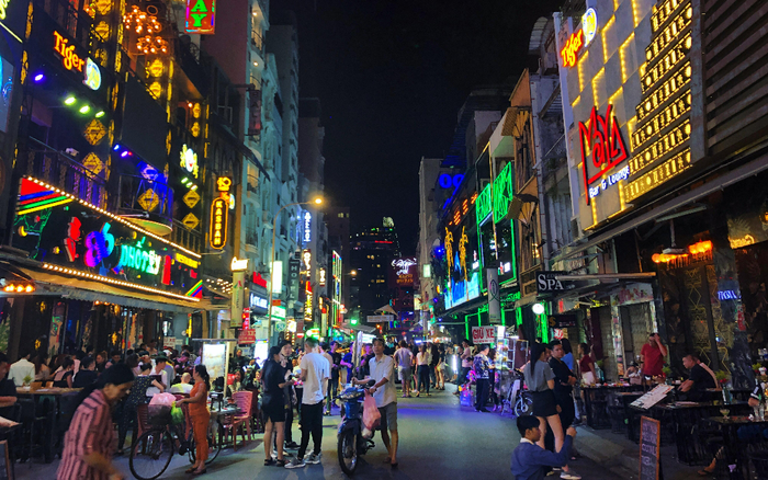Các hoạt động dịch vụ ở TP.HCM được mở cửa trở lại từ 9/3 trừ karaoke, quán bar, vũ trường