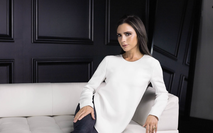 Victoria Beckham kêu gọi dân tình 'đốt hết áo lót' mừng ngày 8/3