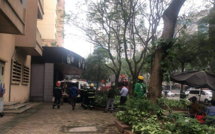 Hà Nội: Nữ sinh lớp 10 rơi từ tầng 9 chung cư xuống mái tôn tầng 1 tử vong