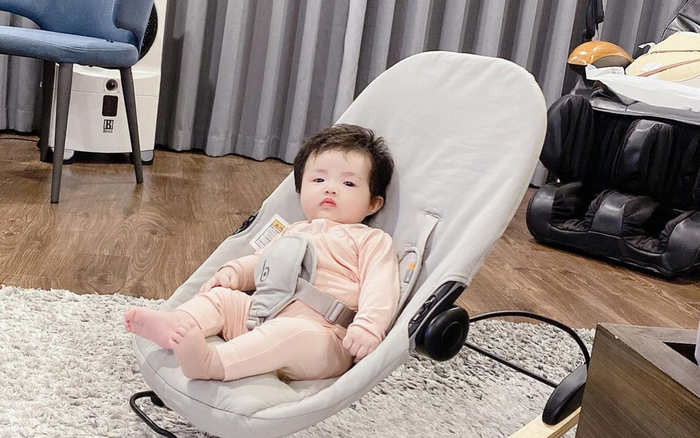 'Bánh bao sữa' nhà Đông Nhi bi bô tập hát dù mới 4 tháng tuổi