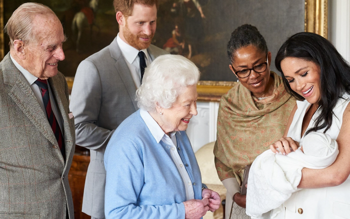 Nữ hoàng sẽ gọi Thái tử Charles, vợ chồng William để 'giải quyết riêng' sau phỏng vấn bom tấn nhà Harry