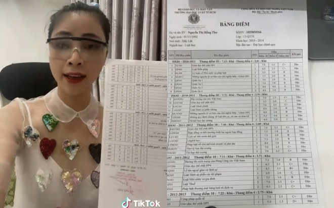 Sau clip 'xin vía học giỏi', Thơ Nguyễn khoe bảng điểm đại học 'khá - giỏi' nhưng sự thật ra sao?