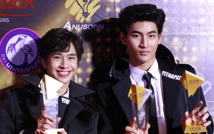 'Fever Awards 2020': Không phải Bright - Win, Ohm - Fluke giành giải 'Cặp đôi đẹp nhất năm 2020'.