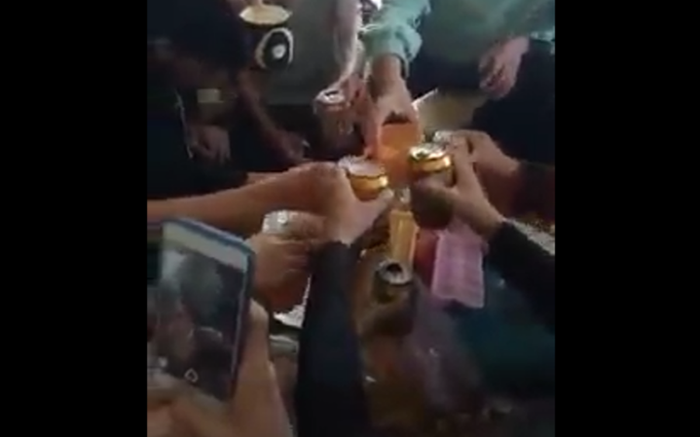 Vụ cô giáo cổ vũ học sinh uống bia rồi đưa clip lên MXH: Phạt 7,5 triệu đồng