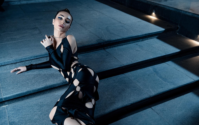 MLee thả dáng với bộ cánh không thể hở hơn, ai nhìn cũng giật mình thon thót