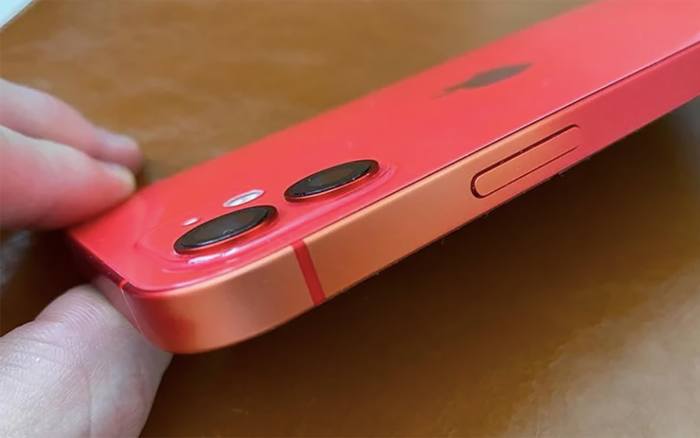 iPhone 12 bị 'bay màu' không rõ nguyên nhân sau một thời gian sử dụng