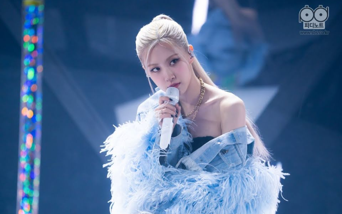 Album 'R' của Rosé (BLACKPINK) lập kỳ tích sánh vai cùng các đàn chị solo
