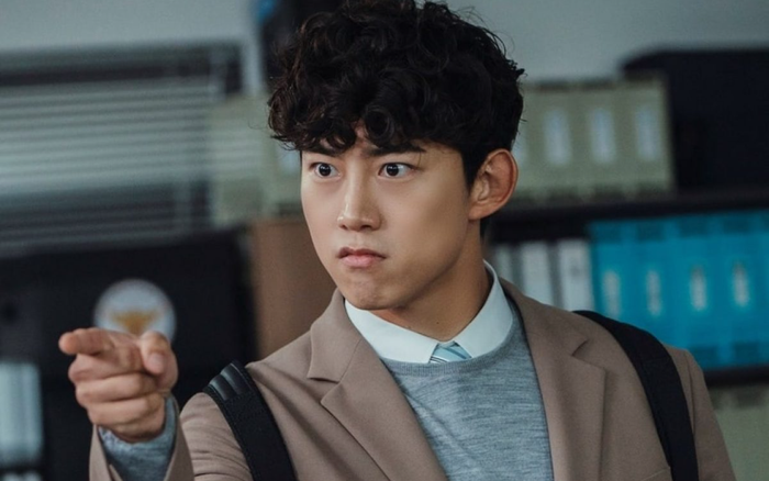 Ok Taecyeon tiết lộ lý do đằng sau mái tóc xoăn của Jang Joon Woo trong Vincenzo