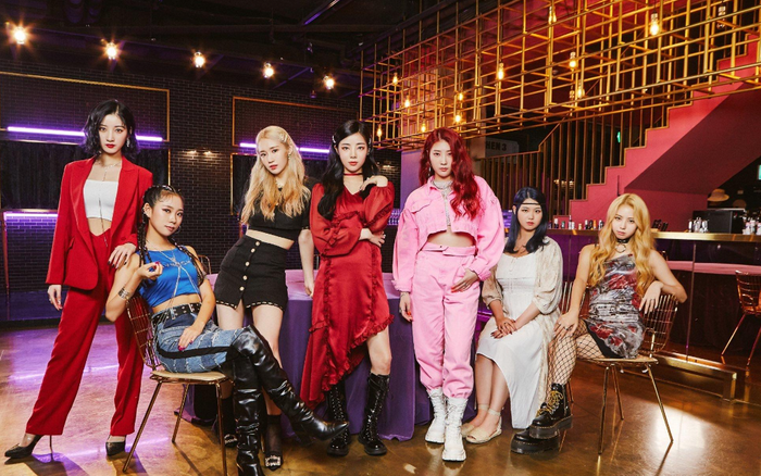 Purple Kiss – Nhóm nhạc em gái MAMAMOO chính thức chào sân Kpop với MV mang tựa đề lạ