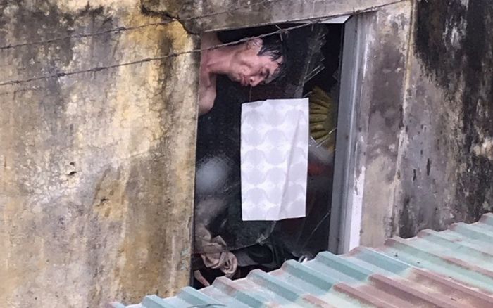 Đối tượng nghi 'ngáo đá' đột nhập vào nhà dân cố thủ, lấy rượu ra uống, doạ cho nổ bình gas ở Hải Phòng