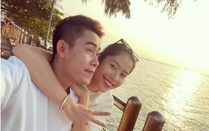 Hậu chia tay Lãnh Thanh, Nam Em thân thiết với trai lạ khiến Lệ Nam phải thả loạt bình luận bất ngờ