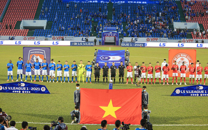 Cựu còi vàng V.League: Trọng tài bắt thế quá buồn, CLB TPHCM mất oan bàn thắng!