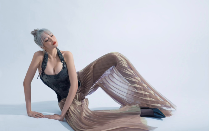 Elly Trần lột xác ngoạn mục với tóc bạch kim, khẳng định đẳng cấp 'người đẹp không tuổi'