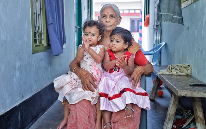 Cuộc sống của cụ bà sinh đôi ở tuổi 73, chồng qua đời sau 1 năm được làm bố