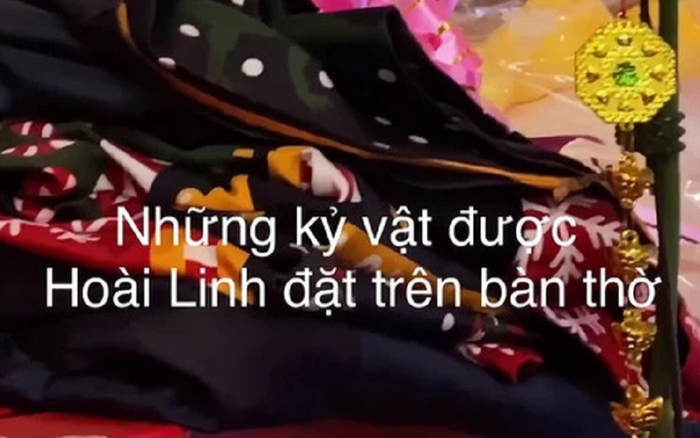 Xúc động những món kỷ vật trên bàn thờ cố nghệ sĩ Chí Tài