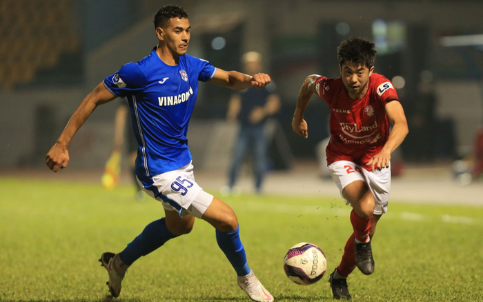 Lee Nguyễn có giúp TPHCM hạ Sài Gòn FC?