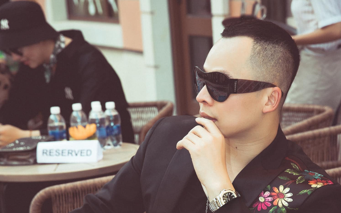 Thực hư chuyện Vũ Khắc Tiệp vừa check-in tại Paris thì thành phố này phong toả vì COVID-19?