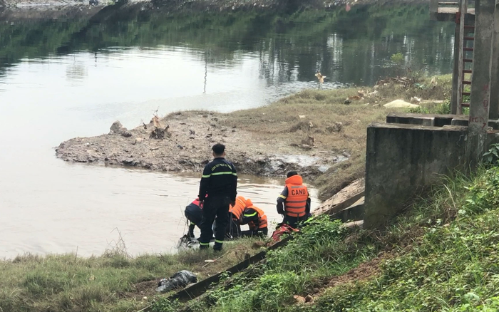 Vô tình khiến em họ tử vong khi dìu xuống sông nhúng nước cho tỉnh rượu