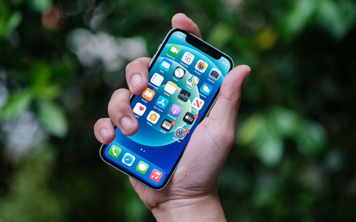 iPhone 12 mini ế ẩm, về giá kịch sàn ở Việt Nam
