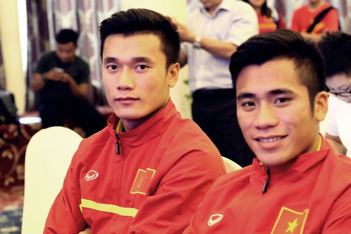 Thủ môn Bùi Tiến Dũng vùi chôn sự nghiệp tài hoa: Bài học lớn cho các ngôi sao trẻ!