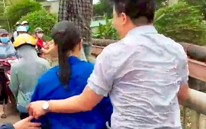 Tài xế taxi nhảy xuống sông cứu sống cô gái trẻ nghĩ quẩn tự tử